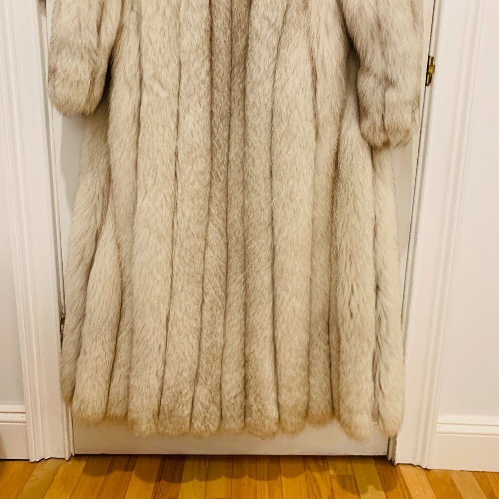 SAGA FOX NORWEGIAN FOX FUR COAT WOMANS Size Medium - Picture 15 of 16